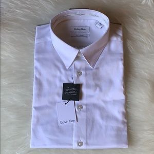 NWT!! Men Calvin Klein Dress Shirt. SZ: 16 32/33